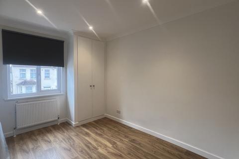 2 bedroom apartment to rent, Kingsley Road, Hounslow TW3