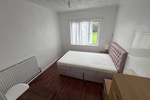 3 bedroom semi-detached house to rent, Nobes Avenue, Gosport PO13