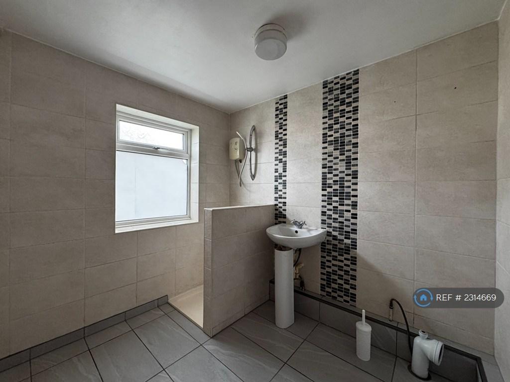 Downstairs En Suite Bedroom