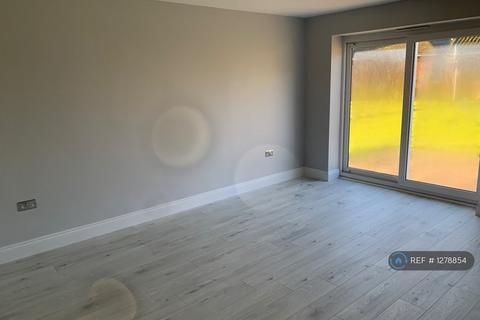 2 bedroom bungalow to rent, Little Warley Hall Lane, Little Warley, Brentwood, CM13