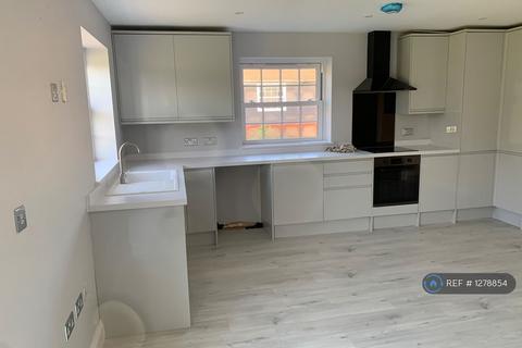 2 bedroom bungalow to rent, Little Warley Hall Lane, Little Warley, Brentwood, CM13