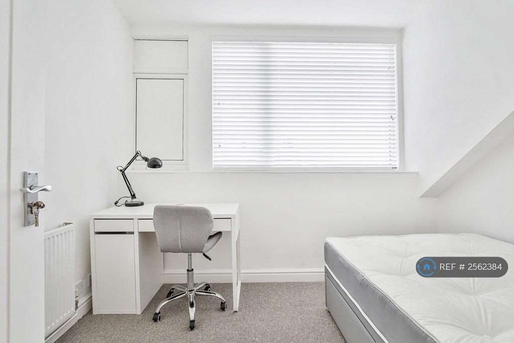 Top Floor Bedroom 4