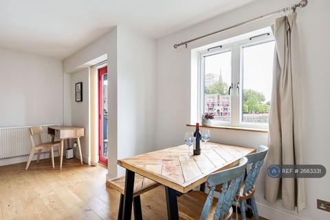 undefined, Maynards Quay, London, E1W
