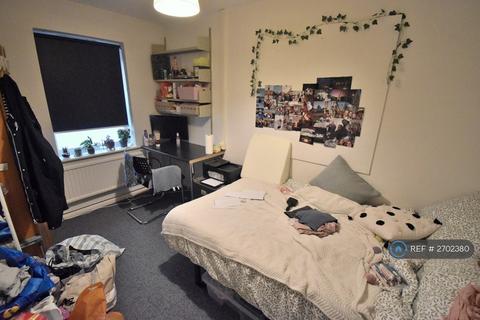 6 bedroom terraced house to rent, Hillside Court, Reading, RG1