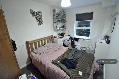 6 bedroom terraced house to rent, Hillside Court, Reading, RG1