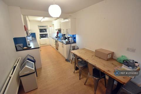 undefined, Hillside Court, Reading, RG1