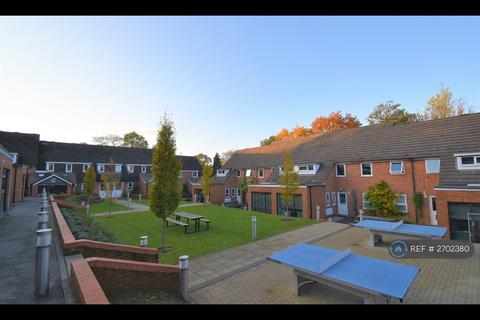 undefined, Hillside Court, Reading, RG1