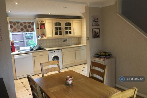 3 bedroom semi-detached house to rent, Hadleigh Court, Cambridge, CB5
