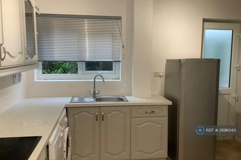 3 bedroom semi-detached house to rent, Elderfield Road, Bicester, OX27