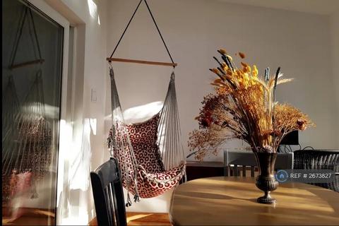 3 bedroom terraced house to rent, Alice Lane, London, E3