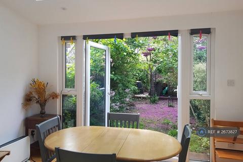 3 bedroom terraced house to rent, Alice Lane, London, E3