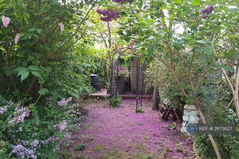 3 bedroom terraced house to rent, Alice Lane, London, E3