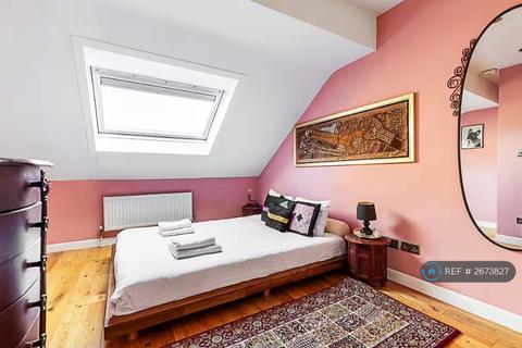 3 bedroom terraced house to rent, Alice Lane, London, E3