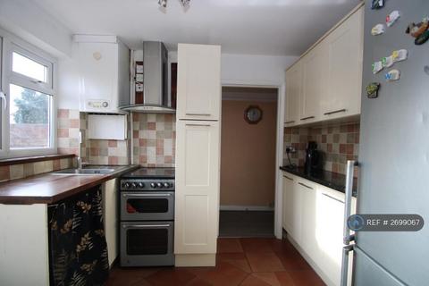 2 bedroom maisonette to rent, Martin Crescent, Croydon, CR0