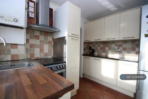 2 bedroom maisonette to rent, Martin Crescent, Croydon, CR0