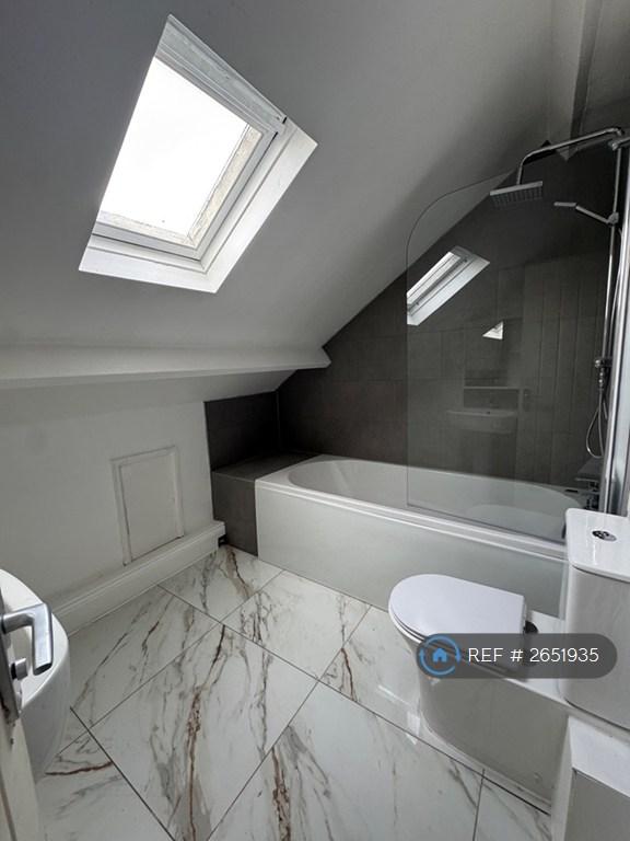 2nd Floor Bathroom