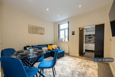 4 bedroom terraced house to rent, Friarswood Road, Newcastle-Under-Lyme, ST5