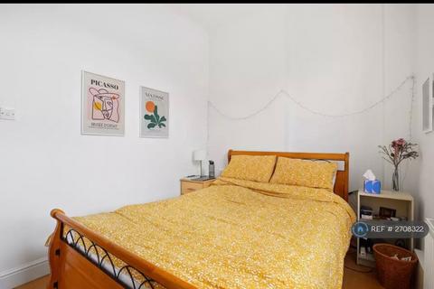 2 bedroom flat to rent, Kingsland High Street, London, E8
