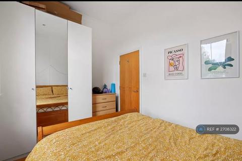 2 bedroom flat to rent, Kingsland High Street, London, E8