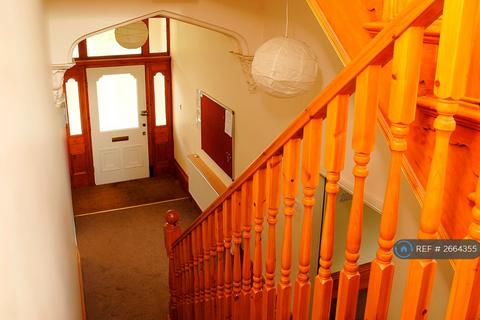 8 bedroom terraced house to rent, Brighton Grove, Manchester, M14