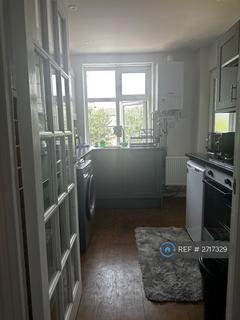 1 bedroom in a house share to rent, Brighton Road, London, SM2