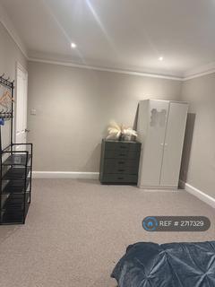 1 bedroom in a house share to rent, Brighton Road, London, SM2