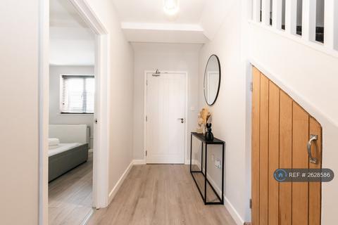3 bedroom flat to rent, Shirley High Street, Southampton, SO16