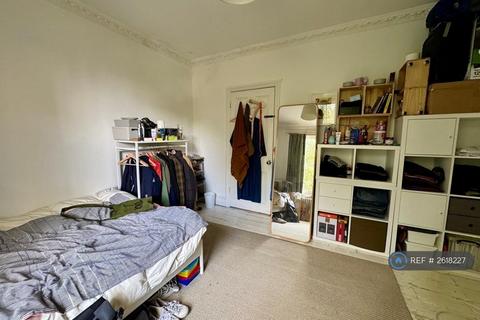 1 bedroom in a flat share to rent, Hartington Road, London, SW8