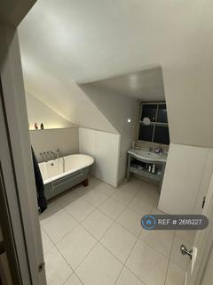 1 bedroom in a flat share to rent, Hartington Road, London, SW8