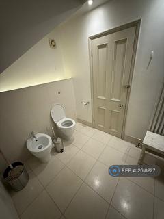 1 bedroom in a flat share to rent, Hartington Road, London, SW8