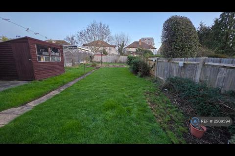 3 bedroom semi-detached house to rent, Hamilton Avenue, Surbiton, KT6