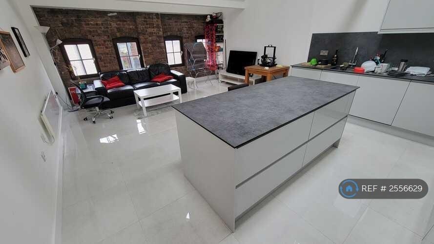 Lounge \ Kitchen