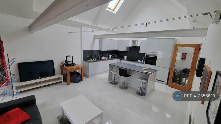 Lounge \ Kitchen