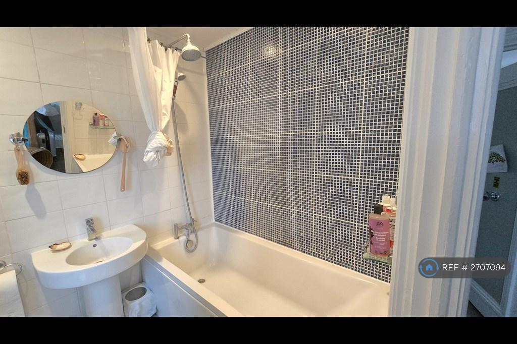 Family Bathroom Suite