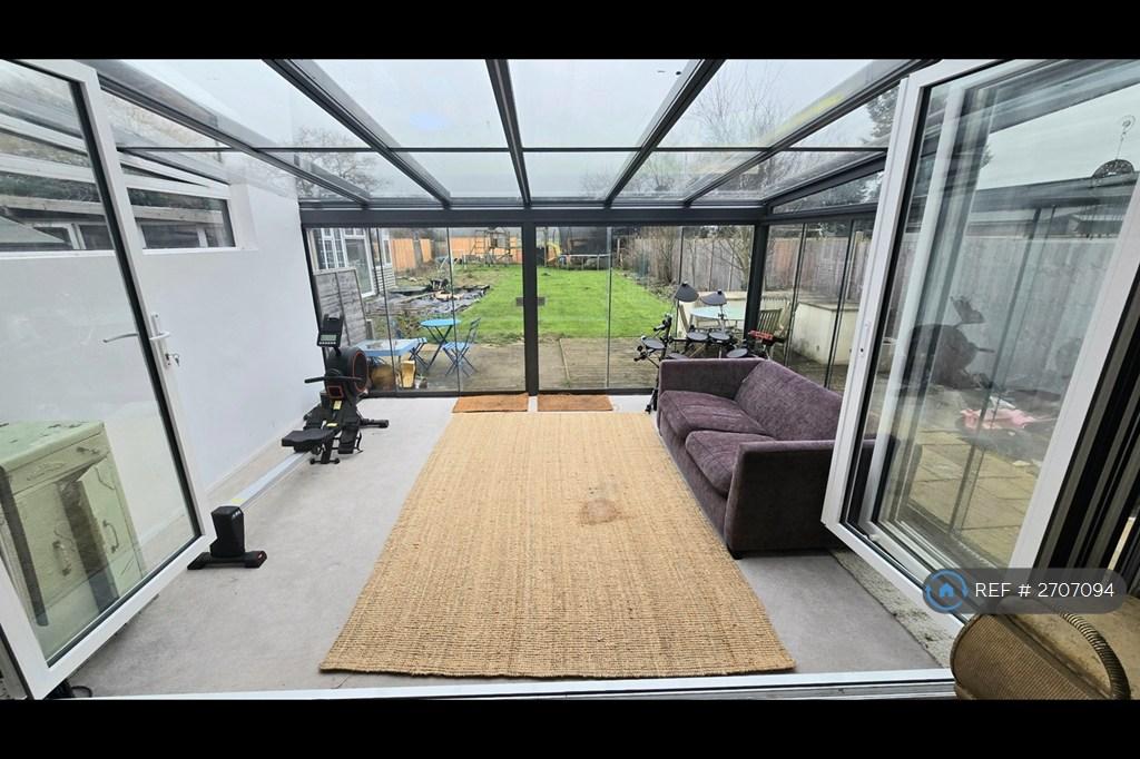 Spacious Sun Lounge And Garden Access