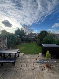 3 bedroom end of terrace house to rent, Eva Road, Romford, RM6