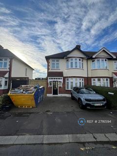 3 bedroom end of terrace house to rent, Eva Road, Romford, RM6