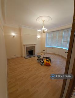 3 bedroom end of terrace house to rent, Eva Road, Romford, RM6