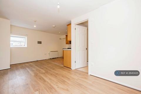 2 bedroom bungalow to rent, Morgan Road, Rochester, ME2
