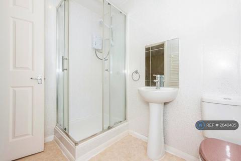 2 bedroom bungalow to rent, Morgan Road, Rochester, ME2