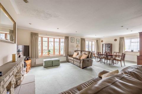 undefined, Woodland Avenue, Windsor