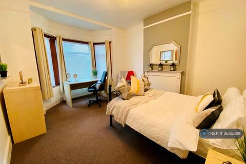 4 bedroom semi-detached house to rent, Earlsdon Avenue North, Coventry, CV5