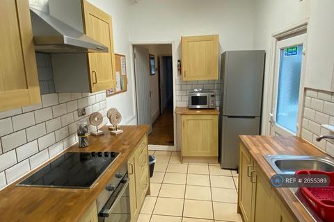 4 bedroom semi-detached house to rent, Earlsdon Avenue North, Coventry, CV5