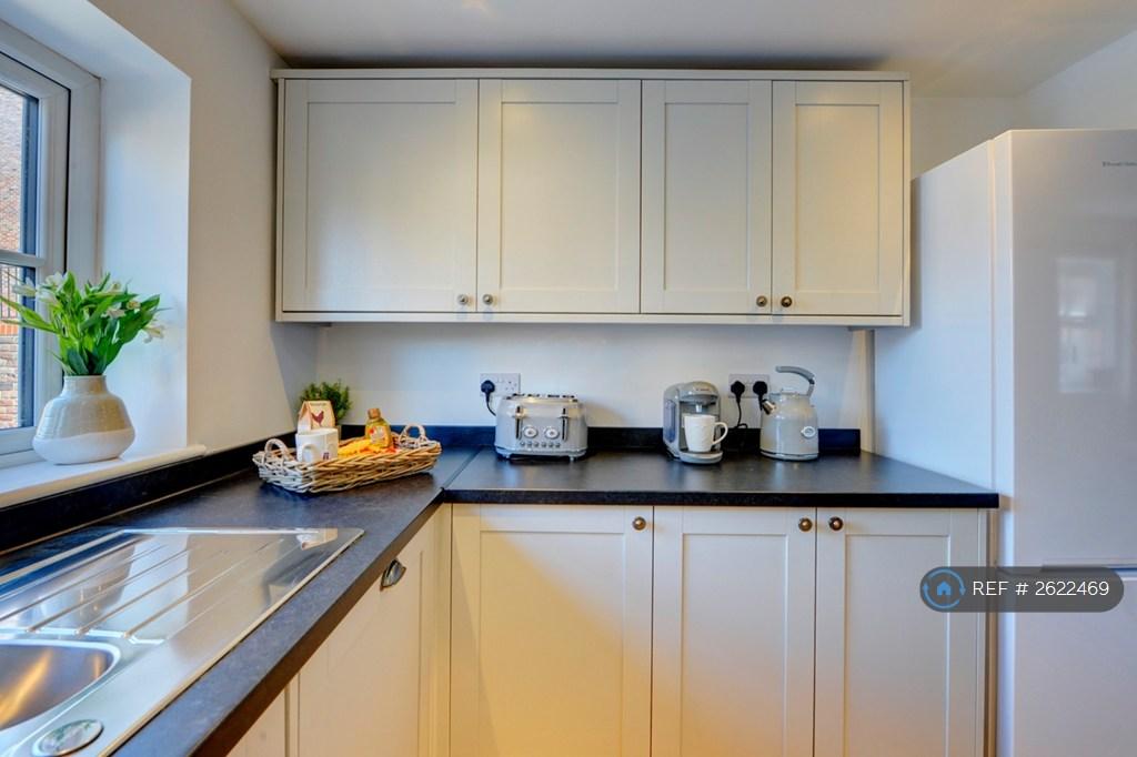 Kitchen / Dining Area