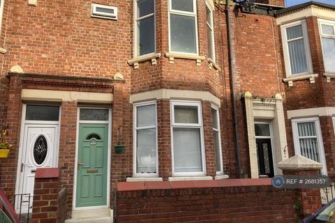 3 bedroom terraced house to rent, Lyndhurst Street, South Shields, NE33