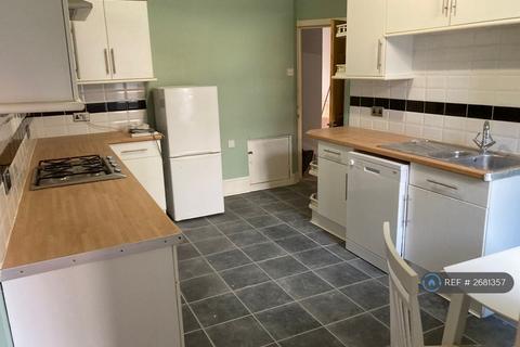 3 bedroom terraced house to rent, Lyndhurst Street, South Shields, NE33