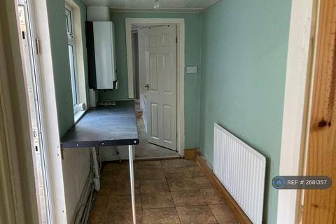 3 bedroom terraced house to rent, Lyndhurst Street, South Shields, NE33