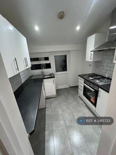 3 bedroom terraced house to rent, Oval Road North, London, RM10