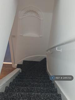 3 bedroom terraced house to rent, Oval Road North, London, RM10