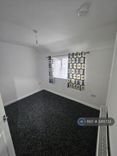 3 bedroom terraced house to rent, Oval Road North, London, RM10